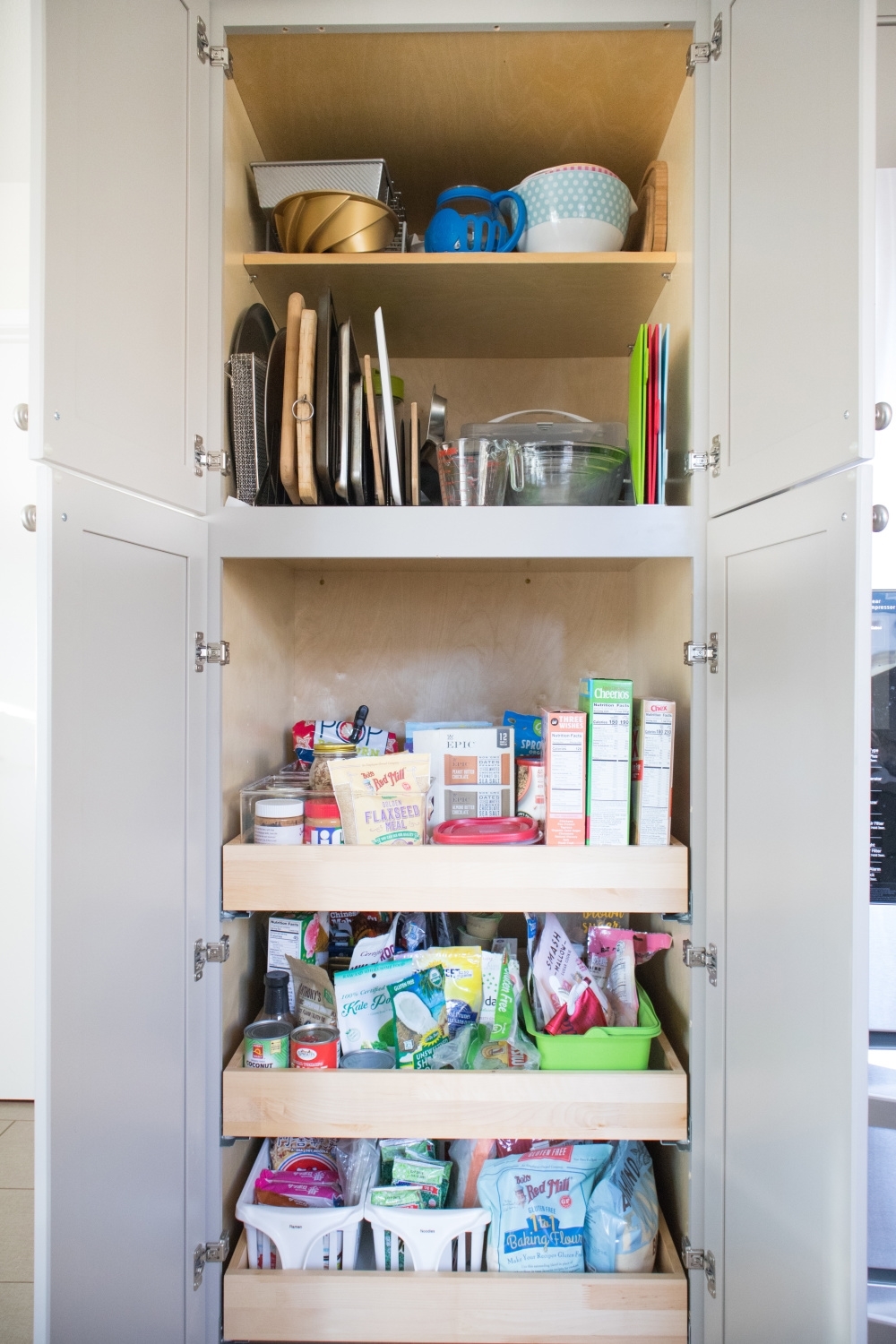 Before – unorganized photo of pantry