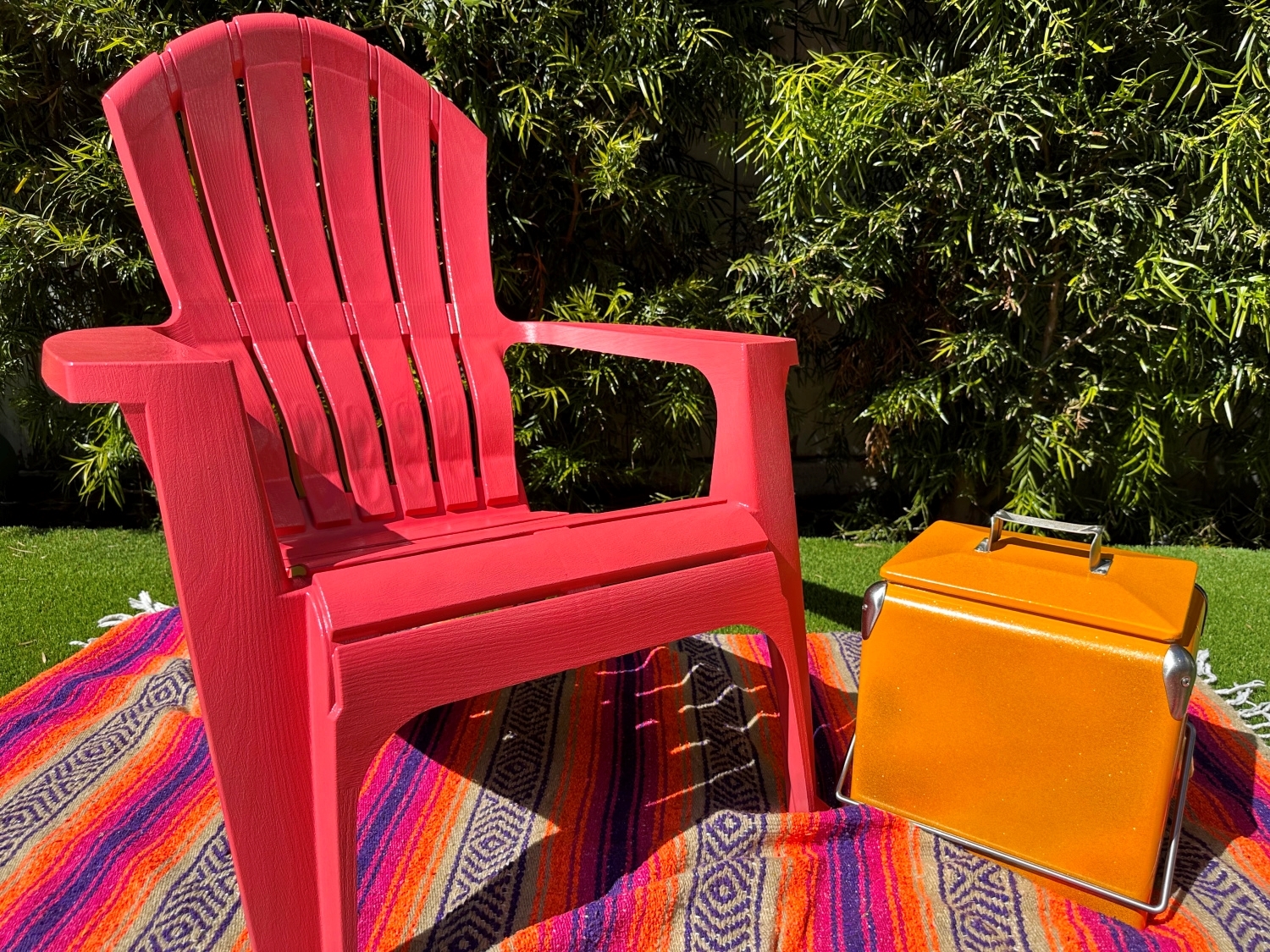 Prepare beach chair and cooler for painting
