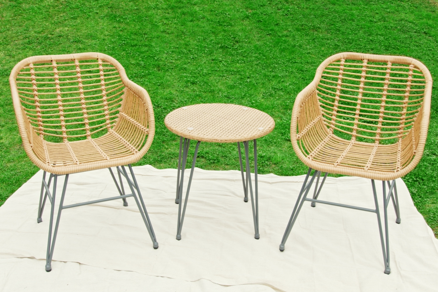 Prepare wicker furniture to be painted